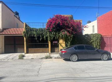 Casa de 3 habitaciones, Saltillo · Casa en Renta Amueblada en Colonia Alpes en Saltillo, Frente a Área Verde