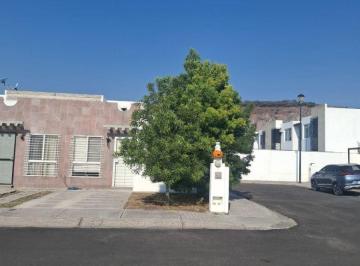 Casa en condominio de 2 habitaciones, Querétaro · Casa en Renta con 2 Recamaras en Fracc. Viñedos Rc38
