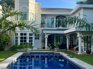 Casa · 430m² · 3 Recámaras · 5 Estacionamientos · Casa en Venta en Campestre Cancun