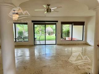 Casa · 400m² · 3 Recámaras · 3 Estacionamientos · Casa en Renta en Isla Dorada Cancun