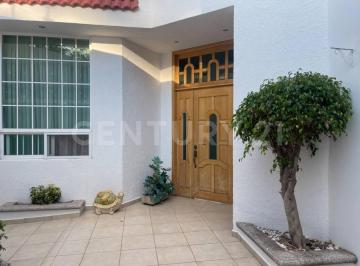 Casa · 677m² · 4 Recámaras · 3 Estacionamientos · Casa en Venta en Coto San Nicolás