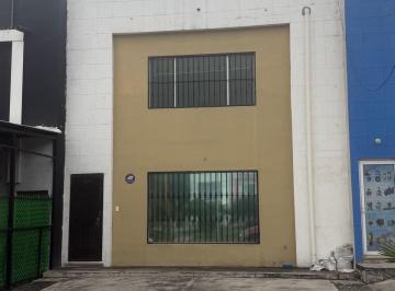 Local comercial · 2 Estacionamientos · Local - Real de Cumbres 1er Sector