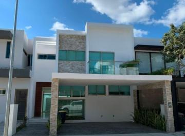 Casa en condominio de 3 habitaciones, Benito Juárez · Casa Amueblada en Residencial Aqua By Cumbres con Alberca y Patio de 3 Recamaras