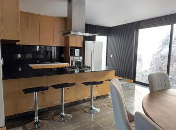Casa · 300m² · 3 Recámaras · 3 Estacionamientos · Con Roof con Vista en Exclusivo Privado con Amenidades, Tres Marias
