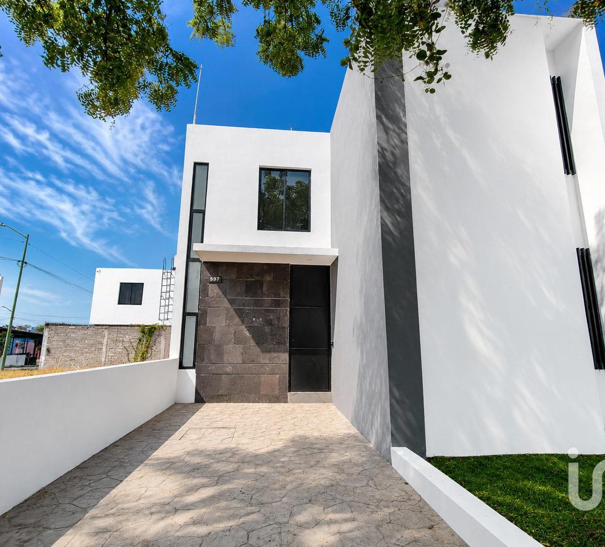 House for Sale. Facing a Garden, Master Bedroom on Ground Floor.