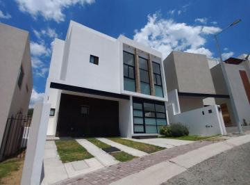 Casa en condominio de 4 habitaciones, Corregidora · Casa Nueva en Renta en Punta Esmeralda.