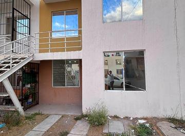 Casa · 54m² · 2 Recámaras · 1 Estacionamiento · Casa en Venta Duplex, Torres Doradas, León, Gto.