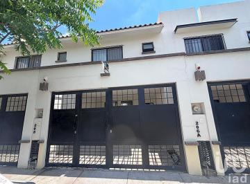Casa · 91m² · 3 Recámaras · 2 Estacionamientos · Venta de Casa, Fraccionamiento La Yesca