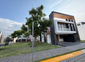 Casa · 287m² · 3 Recámaras · 2 Estacionamientos · Estrena Casa Junto a Área Verde en Lomas de Angelópolis!