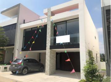 Casa · 262m² · 3 Recámaras · 3 Estacionamientos · Casa en Venta, Los Robles, Zapopan