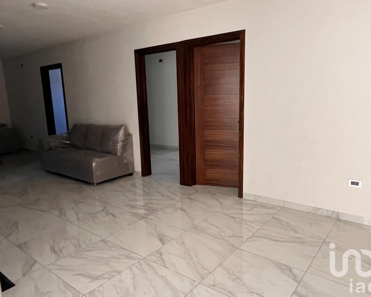 Entire Floor for Rent with 4 Offices Plus Reception on Blvd. Xonacatepec (95 m&sup2;)