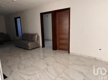 Oficina · 96m² · 4 Recámaras · 4 Consultorios en Renta en Blvd. Xonacatepec (95 M²)
