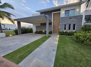 Casa · 450m² · 5 Recámaras · 4 Estacionamientos · Casa en Venta En, Los Tigres, Nuevo Vallarta