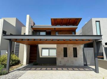 b776417f42f9064a06d81929f3fa5fc58b570e3ddd1893e058989a9c217be977 · Casa Maderas