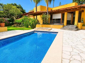 Casa · 600m² · 5 Recámaras · 4 Estacionamientos · Casa Estilo Colonial Moderno en Col. Los Volcanes, Cuernavaca Morelos.