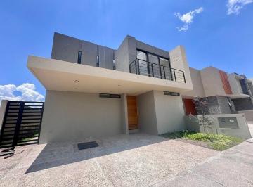 Casa en condominio de 4 habitaciones, Querétaro · Casa en Renta de 270 m² en Lomas del Campanario Norte