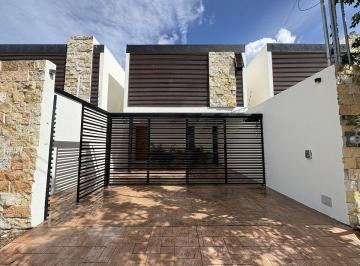 f8c72fd80aa0d9a588f3af66e9b8c32d163be08e2e33df8dd3be895a2edd183b · Renta Moderna Casa con Alberca en Temozón Norte, Mérida