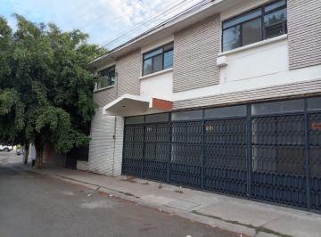 Casa de 4 habitaciones, Irapuato · Casa Comercial con Espacios Amplios Jardines de Irapuato
