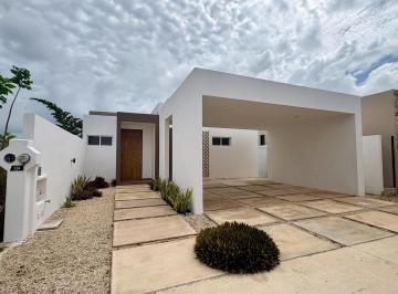 Casa · 354m² · 3 Recámaras · 2 Estacionamientos · Casa en Venta de 3 Recámaras en Residencial Fiora Cholul Mérida, Yuc. - (4)