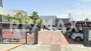 Local comercial · 2 Estacionamientos · En Renta Local Comercial Sobre Av Madero - (4)