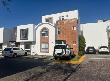 Casa en condominio de 4 habitaciones, Zapopan · Casa en Venta Alberca y Casa Club en Porta Real Zapopan