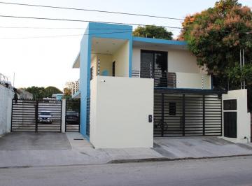 Casa · 190m² · 4 Recámaras · 5 Estacionamientos · Casa con 4 Departamentos en Venta - Excelente Oportunidad de Inversión