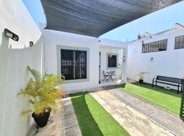 Casa · 136m² · 2 Recámaras · 1 Estacionamiento · Casa en Venta en Playa del Carmen Colonia Santa Fe.