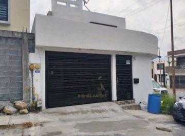Casa · 140m² · 3 Recámaras · 1 Estacionamiento · Excelente Casa en Esquina con Excedente en Gpe a 10 Min del Bbva