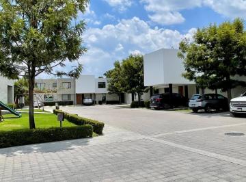 Casa en condominio · 226m² · 3 Recámaras · Casa en Venta en Condominio con Alberca en Juriquilla Santa Fe, con Cuarto de Servicio