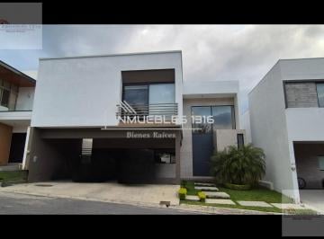 Casa · 3 Recámaras · 4 Estacionamientos · Casa en El Refugio