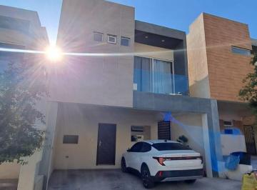 Casa · 130m² · 3 Recámaras · 2 Estacionamientos · Casa en Renta Santa Catarina