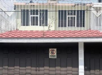 Casa de 4 habitaciones, Metepec · Venta de Casa en La Col. Xinantecatl, Cerca de Galerias Metepec