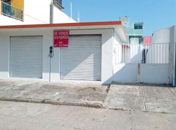 Local en centro comercial , Coatzacoalcos · "Vive y Genera ingreso"Casa 102.20 M&sup2;2 Locales 50.27 C/uterreno 300 M&sup2;colonia Centro