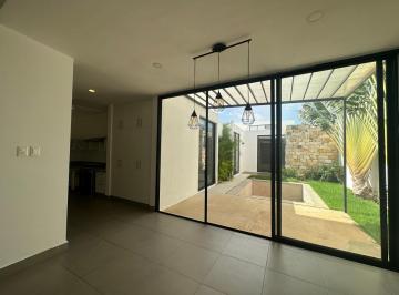 Casa en condominio · 235m² · 3 Recámaras · 2 Estacionamientos · Casa en Renta en Temozon Norte