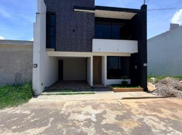 Casa de 4 habitaciones, Fortín · Vendo Casa Nueva de 4 Recámaras en Fortín, con 195 m² de Construcción!