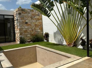 Casa en condominio · 235m² · 3 Recámaras · 2 Estacionamientos · One Story House For Rent