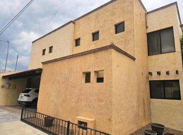 Casa · 300m² · 4 Recámaras · 2 Estacionamientos · Renta de Casa en Saltillo Coahuila Amueblada