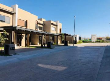 Casa en condominio de 3 habitaciones, El Marqués · Casa en Renta en Villa Carriedo Queretaro Cerca Campanario