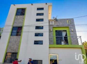 Casa · 200m² · 5 Recámaras · 1 Estacionamiento · Casa en Venta en Col. Laguna de La Puerta, tampico.