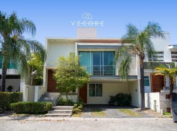 1 · Casa en Renta en Valle Real, Zapopan