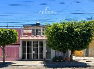 1 · Casa en Venta en Miravalle, San Pedro Tlaquepaque