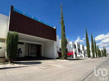Casa · 108m² · 4 Recámaras · 2 Estacionamientos · Casa en Renta en La Aurora 1 Aguascalientes