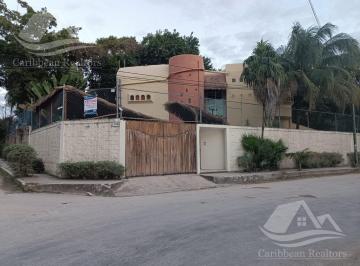 Casa · 600m² · 4 Recámaras · 6 Estacionamientos · Casa en Venta en Colegios Cancun