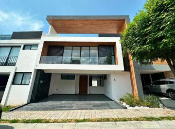 Casa · 298m² · 3 Recámaras · 2 Estacionamientos · Casa en Venta en Lomas de Angelópolis III