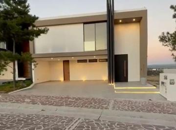 Casa de 3 habitaciones, León · Casa en Renta en La Campi;a del Bosque