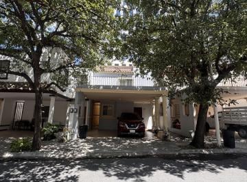 Casa · 200m² · 3 Recámaras · 2 Estacionamientos · Casa en El Sabino Cerrada Residencial en Monterrey Nl