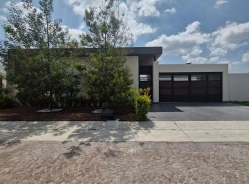 Casa · 200m² · 3 Recámaras · 2 Estacionamientos · Casa en Renta en Alquerías de Pozos