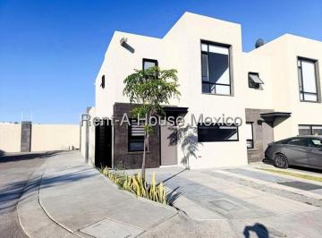 Casa de 3 habitaciones, El Marqués · Zákia - Casa Esquina 3 Recámaras + Cuarto Tv - Gym - Alberca - Mtto E Internet Incluido en Renta