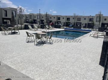Casa de 3 habitaciones, El Marqués · Zákia - Casa Esquina 3 Recámaras + Cuarto Tv - Gym - Alberca - Mtto E Internet Incluido en Renta