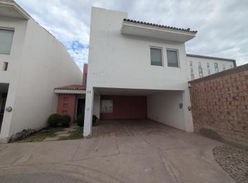 Casa · 230m² · 3 Recámaras · 2 Estacionamientos · Casa en Renta en El Primer Sector de Viñedos en Torreon Coahuila